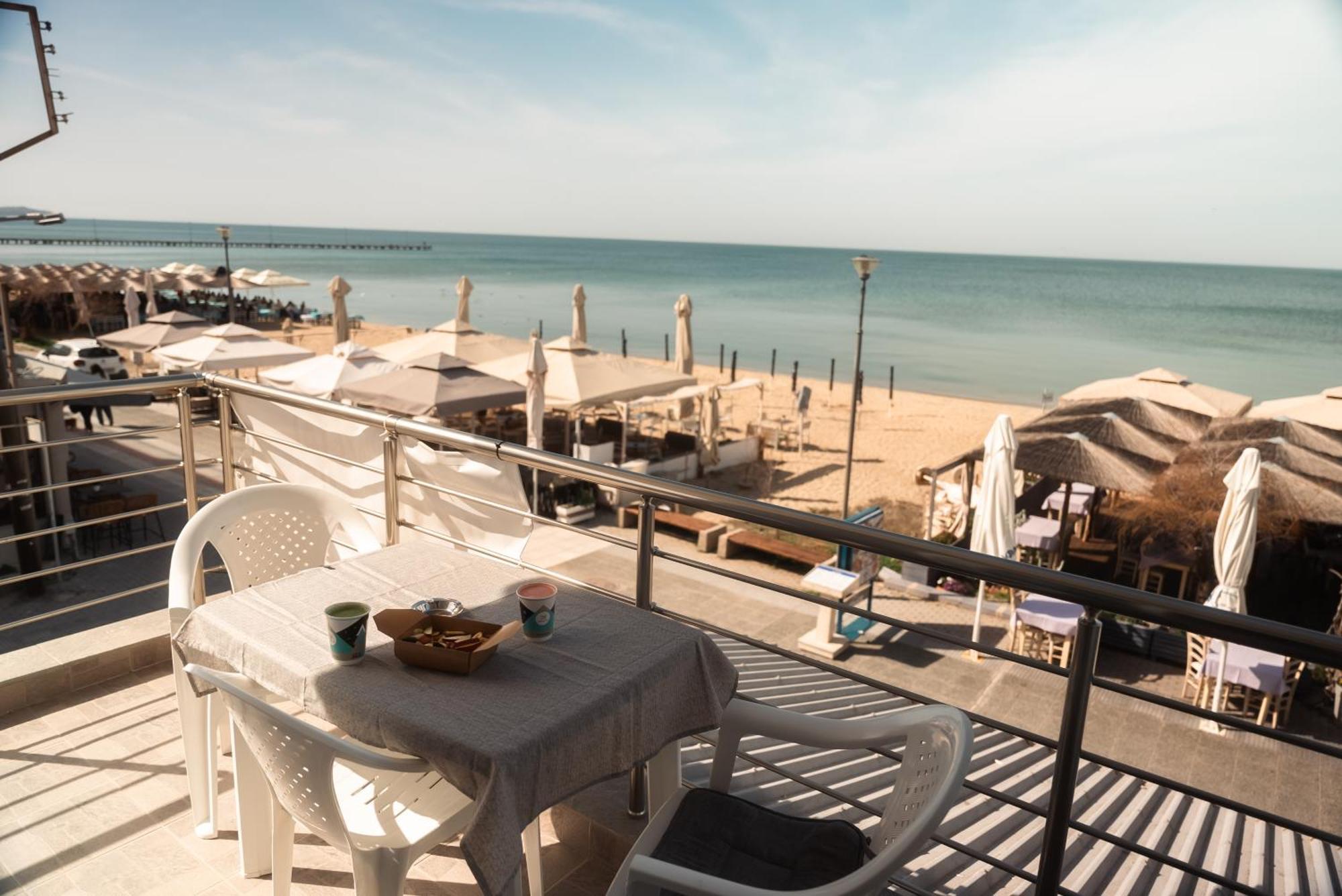 Peraía Aktis Sea View Studios מראה חיצוני תמונה